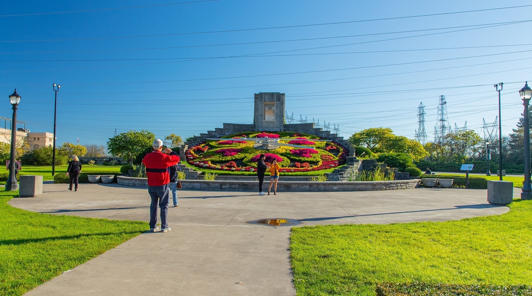 Floral Clock which includes a park and flowers