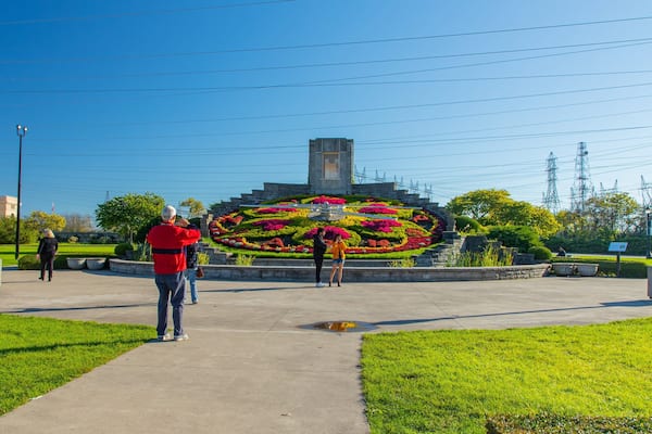 Floral Clock which includes a park and flowers