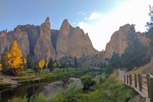 Smith Rock in all its Glory at the end of a summer day. So many trails to explore and so much beauty to take in. Sometimes, you can even find a tightrope Walker.
#centraloregon #hiking #exploreyourstate #trovember #oregon #getoutdoors #explorelocal #travel #trovemberphotocontest