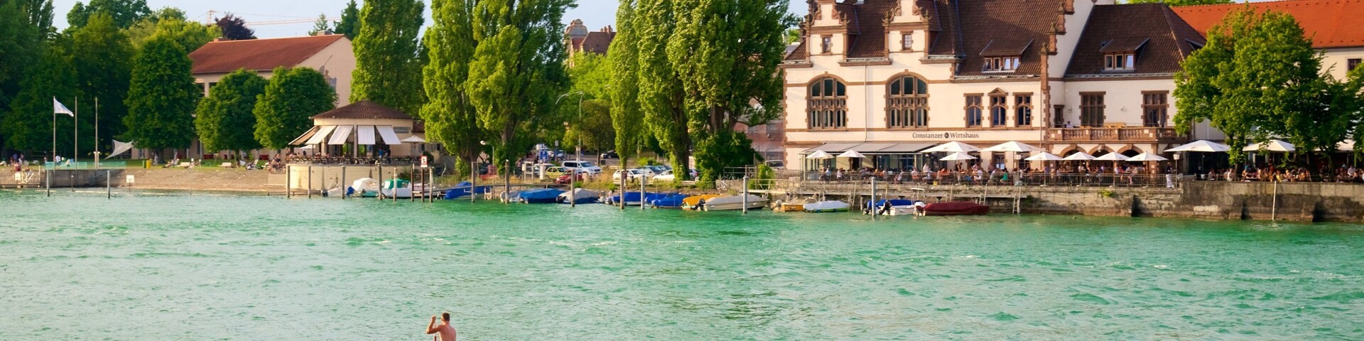 Hafen von Konstanz das einen Kleinstadt oder Dorf, Fluss oder Bach und Wassersport