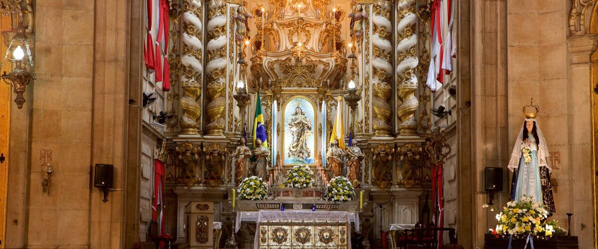Iglesia de Nuestra Señora de Concepción de la Playa ofreciendo vistas interiores, elementos religiosos y una iglesia o catedral