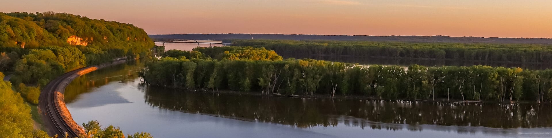 Golden-hour Mississippi River bend at Palisades State Park, Savanna IL