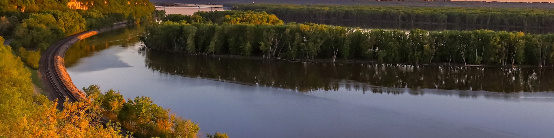 Golden-hour Mississippi River bend at Palisades State Park, Savanna IL