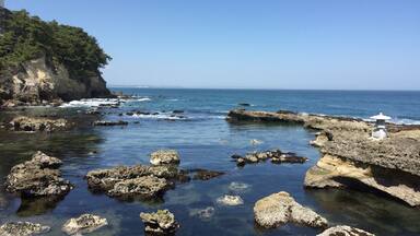 Shore in front of Rokkakudo