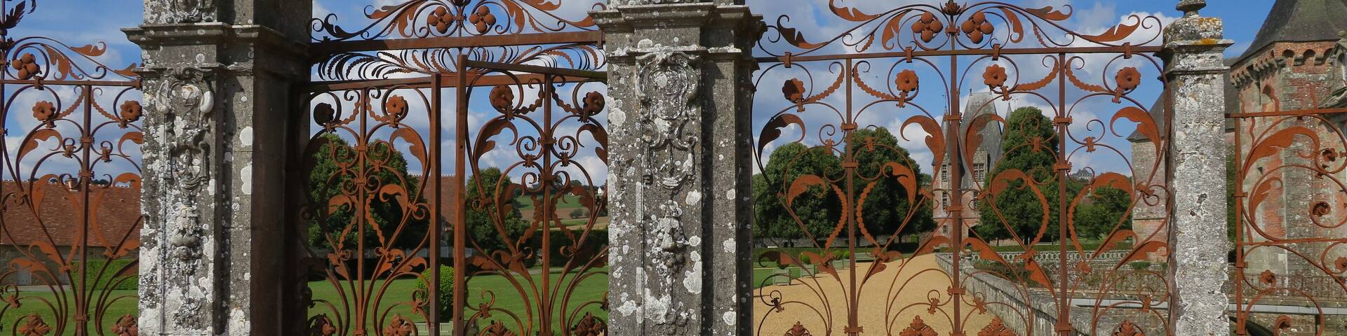 This building is indexed in the Base Mérimée, a database of architectural heritage maintained by the French Ministry of Culture, under the reference PA00110758 .