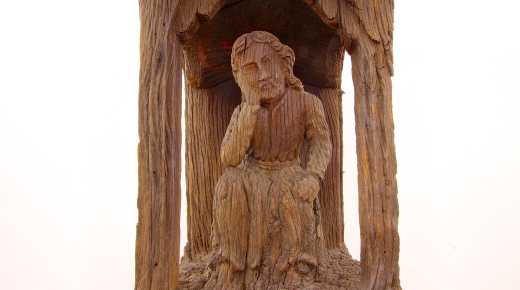 Etnografisk museum som inkluderer statue eller skulptur