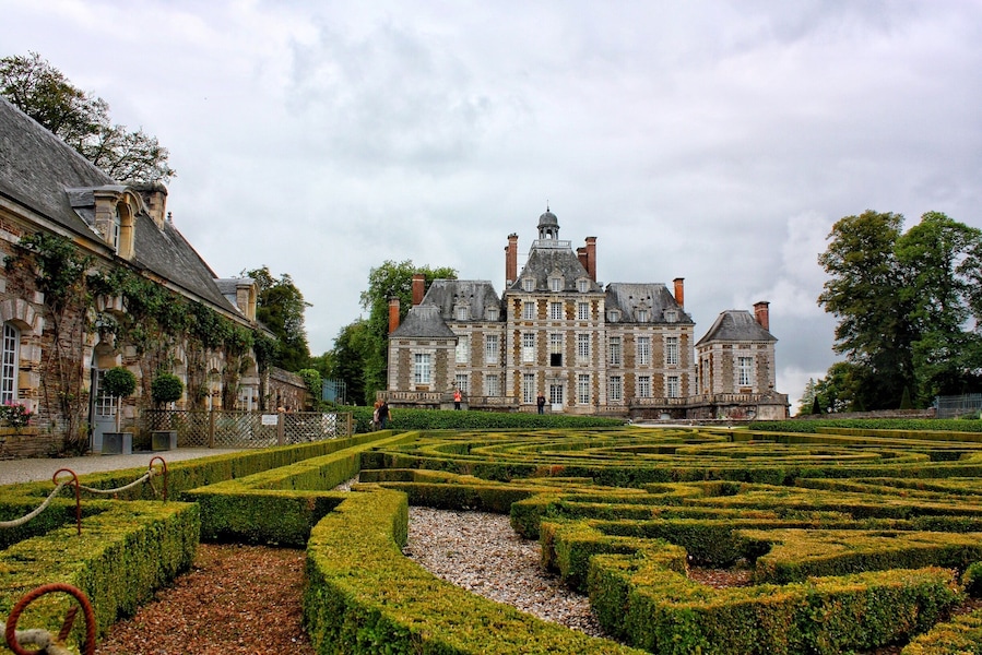 The Castle was constructed in 1631 , by the architect Francois Mansard . There is also the airship museum the place very well known , "the dream of
Malcolm Forbes " the famous American man bought this castle after the war in 1945) 🎈, airship, hot air balloon 🎈.and there is also a beautiful garden .
