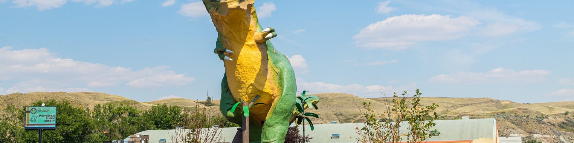 World\'s Largest Dinosaur which includes outdoor art