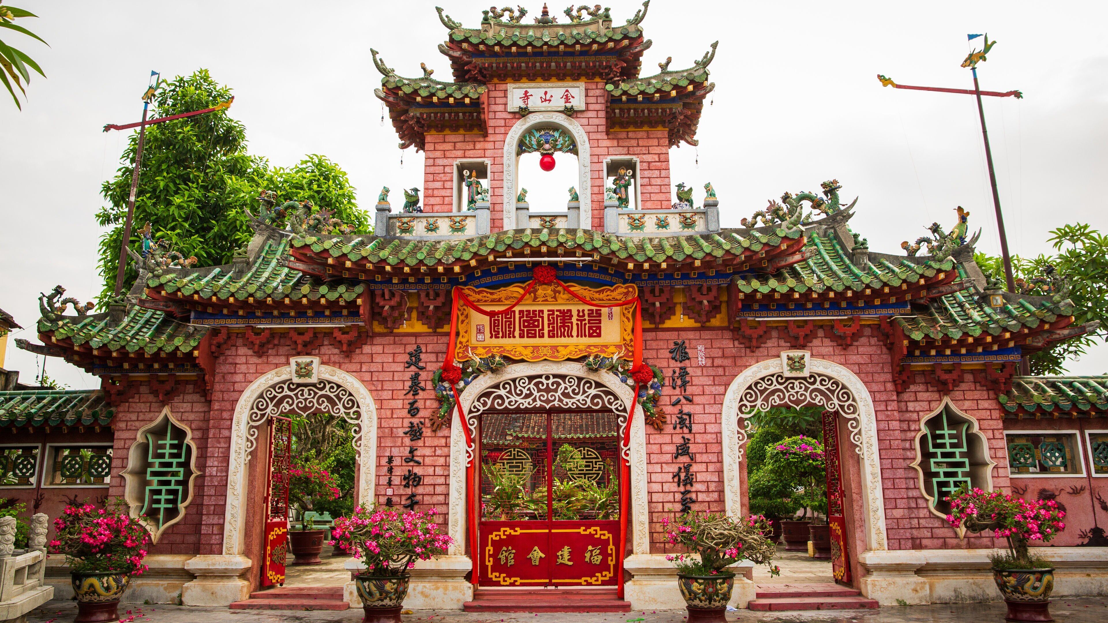Assembly Hall of the Fujian Chinese Congregation showing flowers and heritage architecture