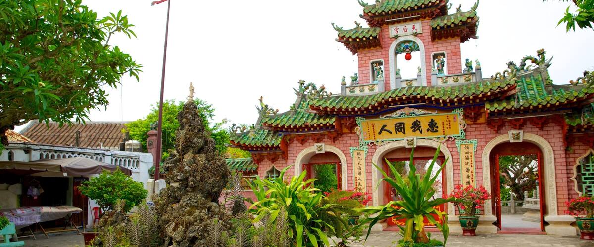 Salão da Congregação Chinesa de Fujian mostrando um jardim e arquitetura de patrimônio