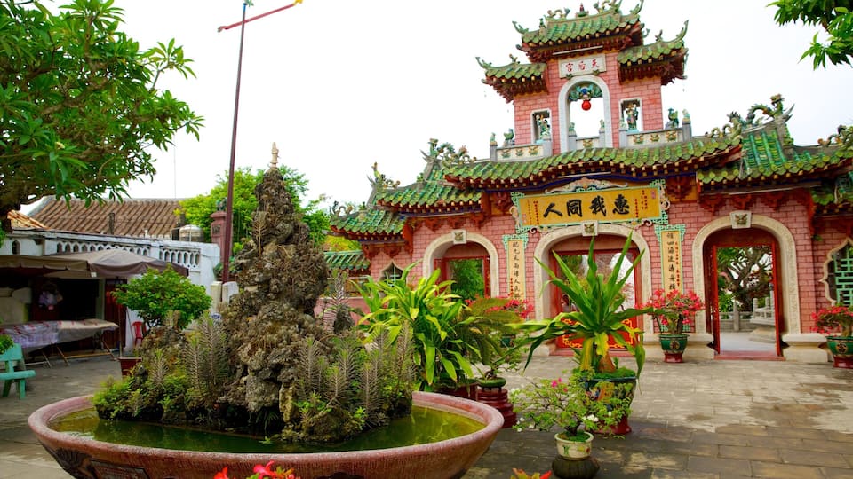 Assembly Hall of the Fujian Chinese Congregation featuring a garden and heritage architecture
