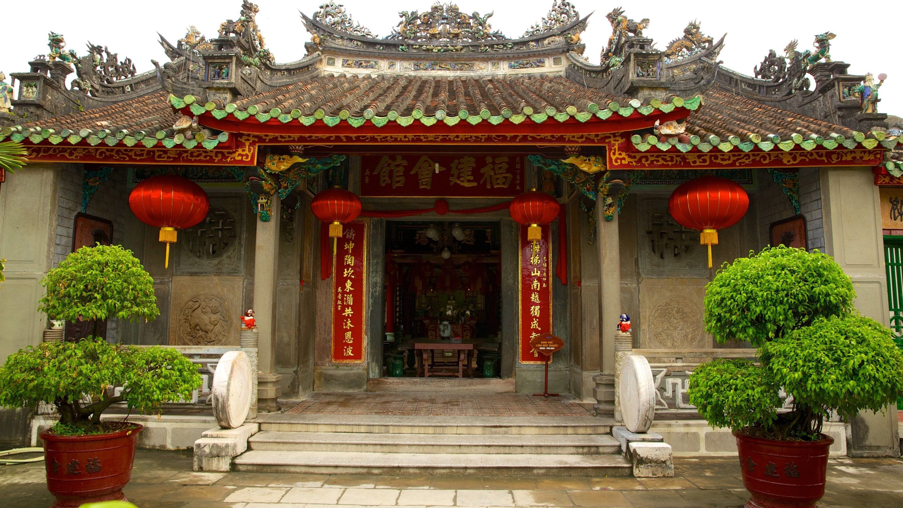 Assembly Hall of the Fujian Chinese Congregation showing religious elements