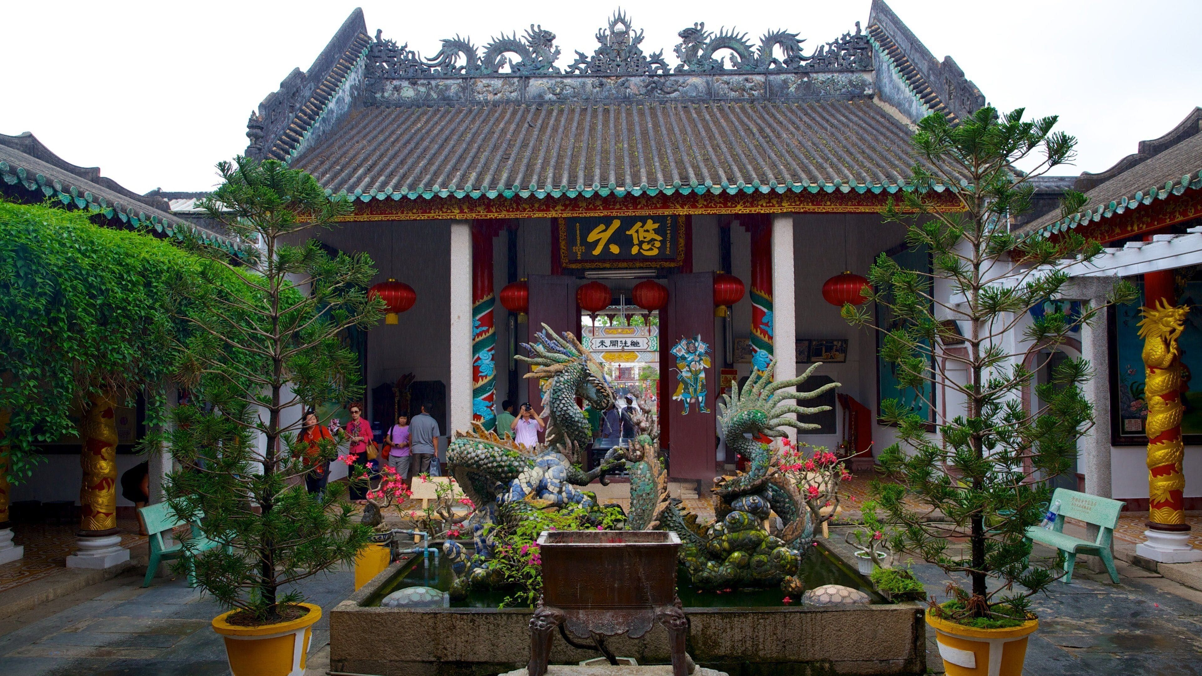 Kantonesische Versammlungshalle mit einem Tempel oder Andachtsstätte und historische Architektur