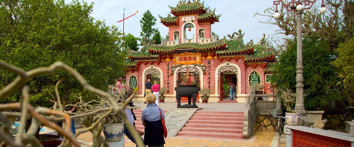 Quan Cong Tempel og byder på religiøse aspekter og et tempel eller et tilbedelsessted