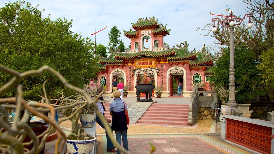 Templo Quan Cong mostrando elementos religiosos e um templo ou local de adoração