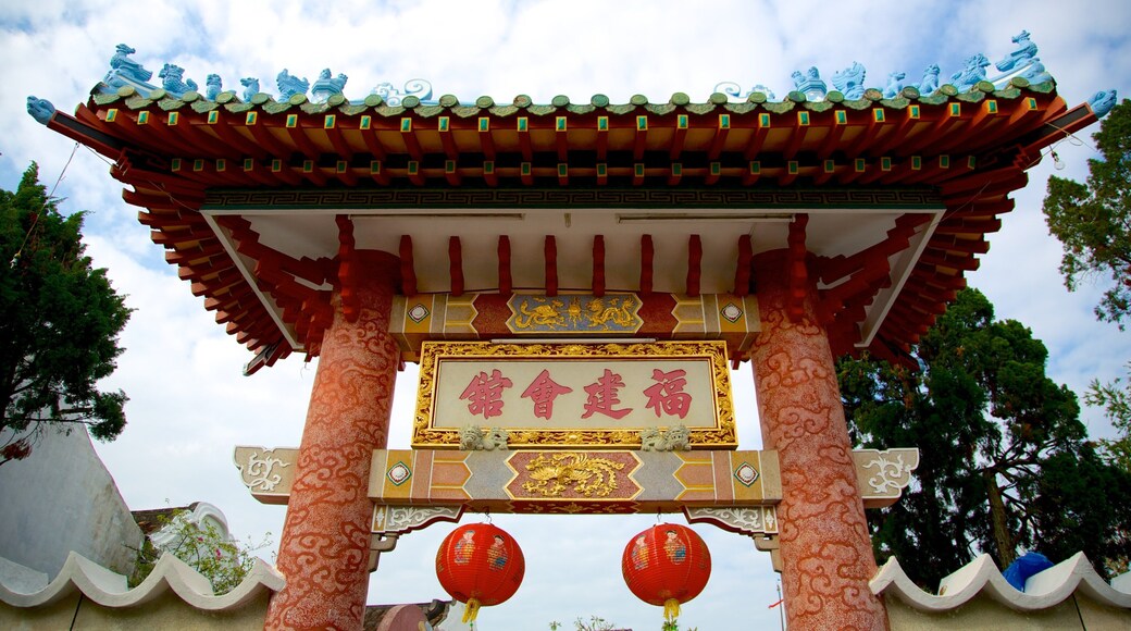 Quan Cong Temple featuring a temple or place of worship, religious aspects and signage