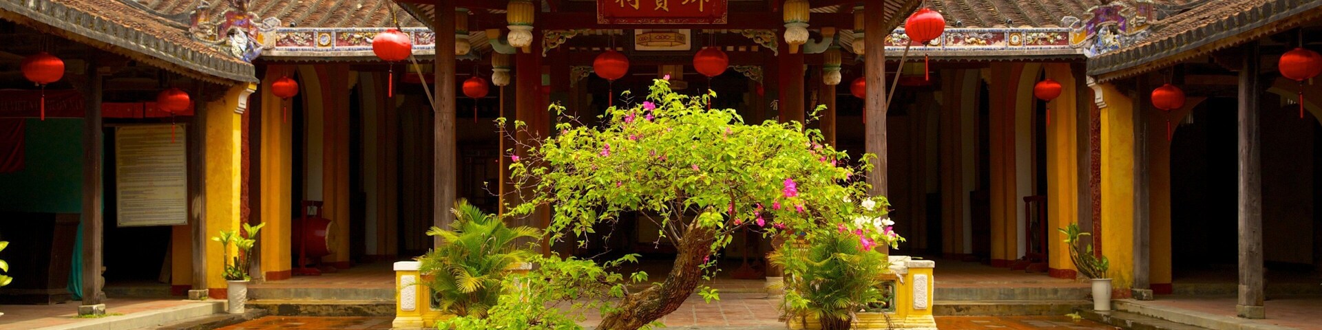 Cam Pho Temple featuring heritage architecture, a temple or place of worship and religious aspects