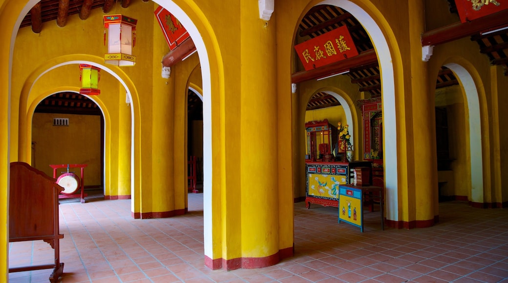 Cam Pho Temple showing interior views, a temple or place of worship and heritage architecture