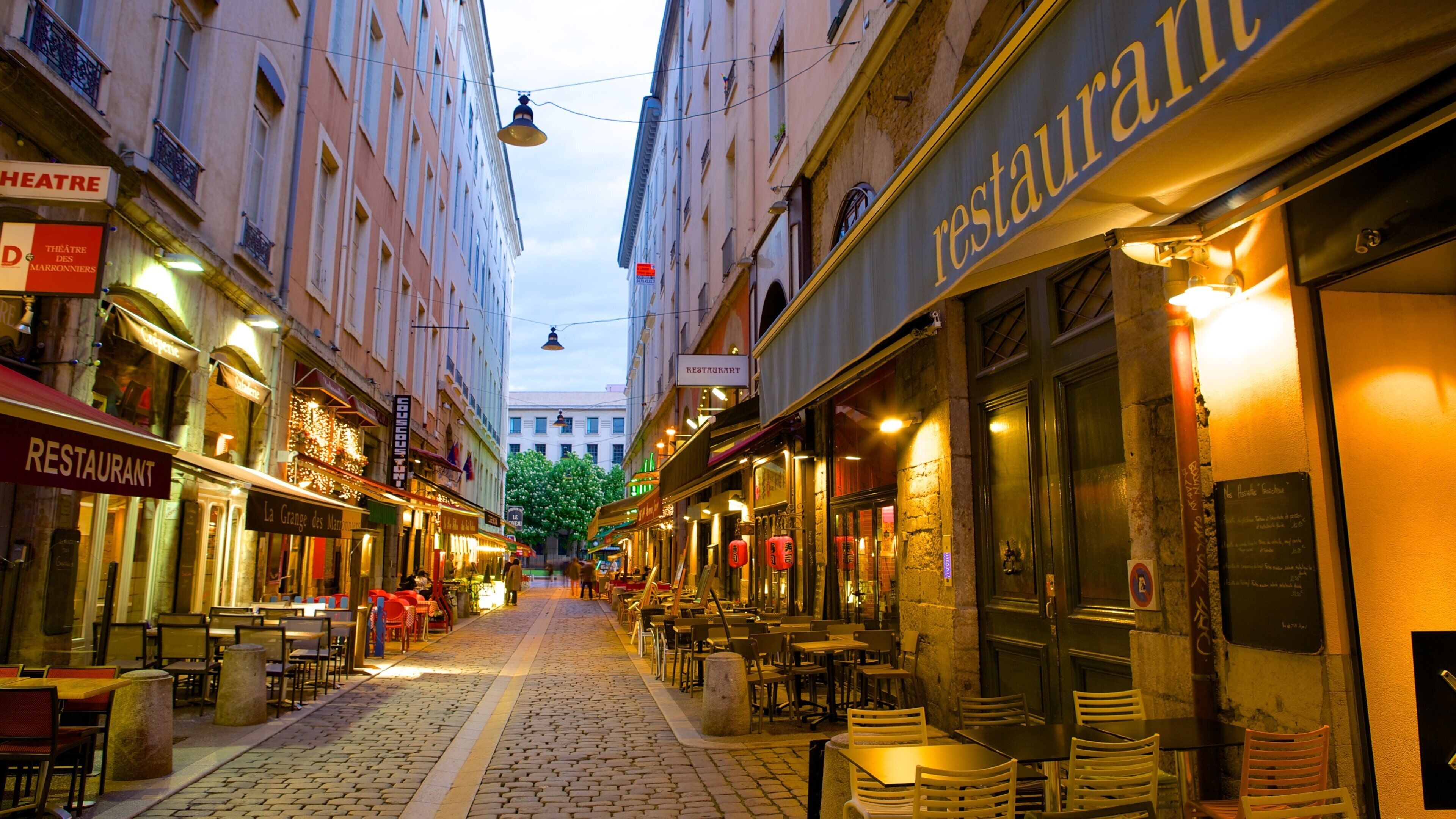 5th Arrondissement which includes street scenes