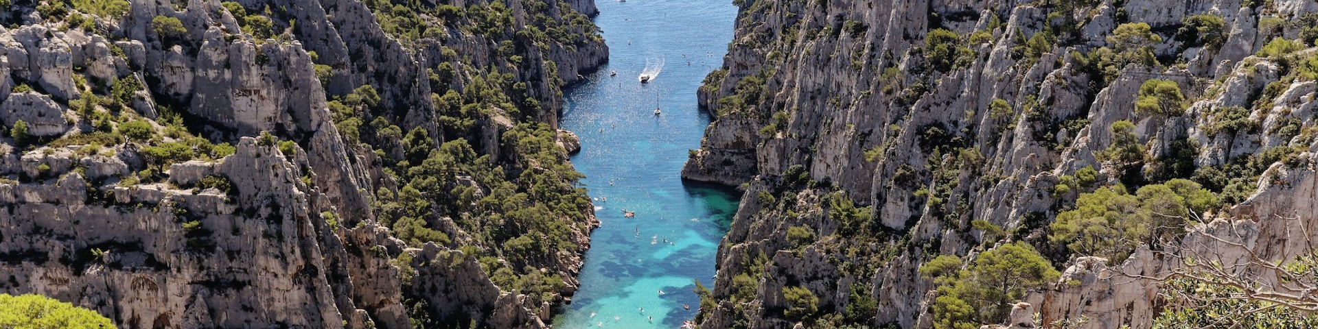 La calanque d'En-Vau est l'une des nombreuses calanques de la côte méditerranéenne entre Marseille et Cassis.
Elle est située à l'extrémité sud-est du 9e arrondissement de Marseille.