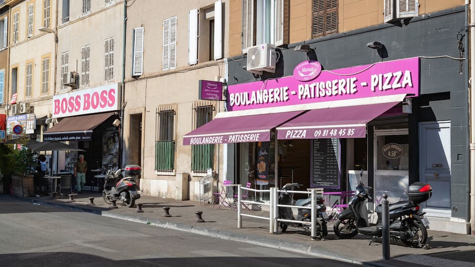 10th Arrondissement showing signage