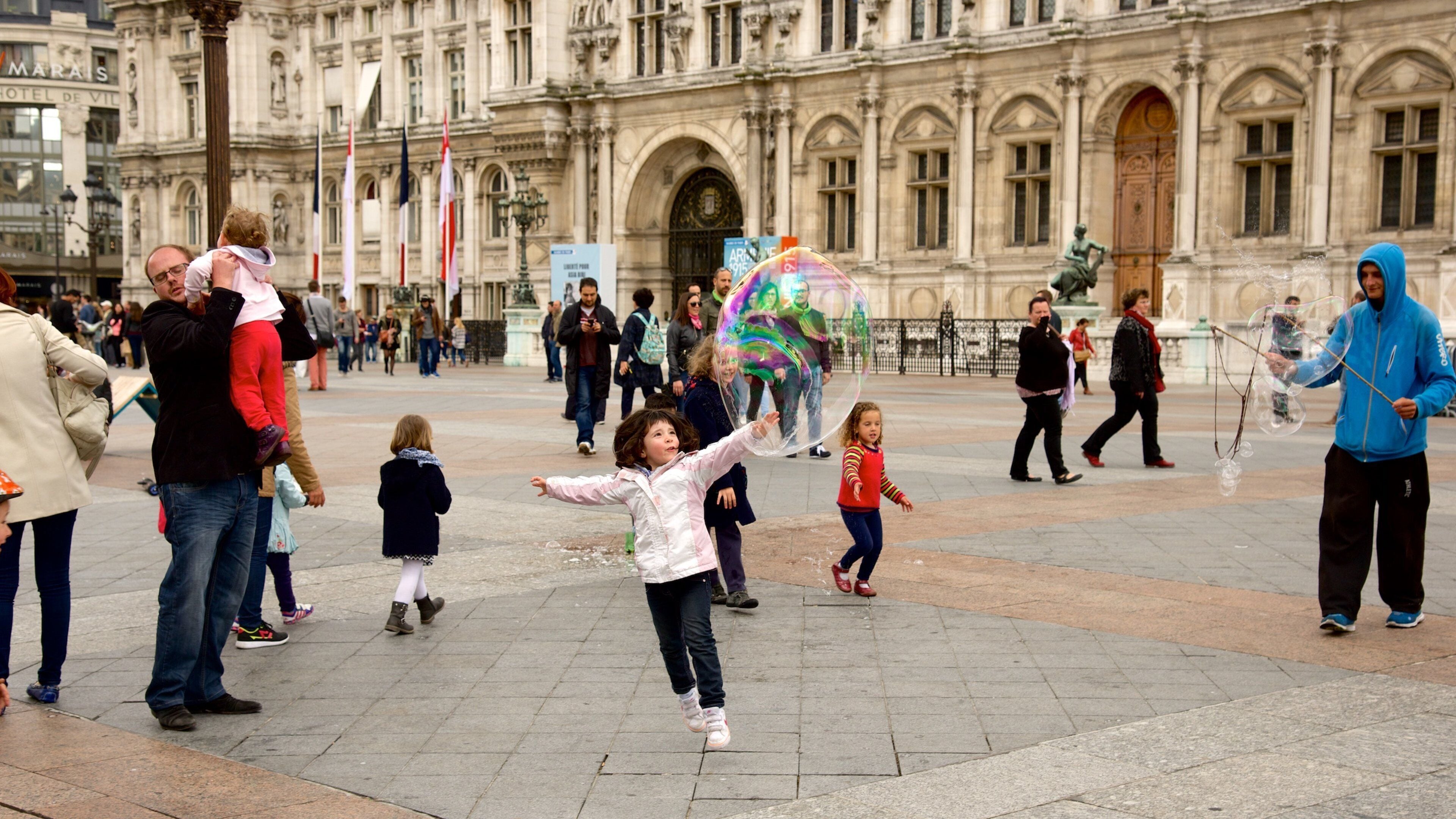 4e arrondissement mettant en vedette patrimoine architectural, square ou place et bâtiment public