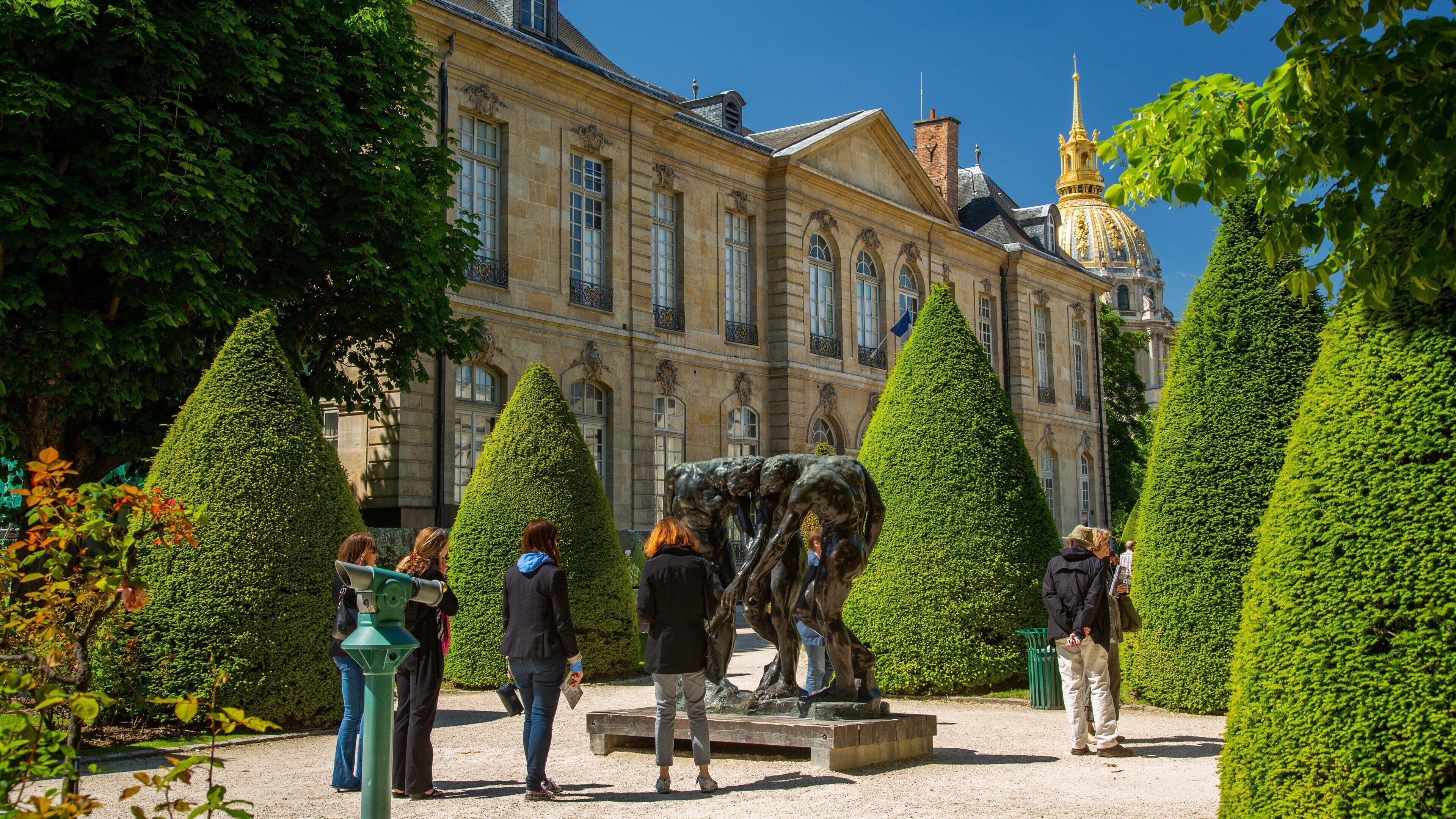París ofreciendo un parque y una estatua o escultura