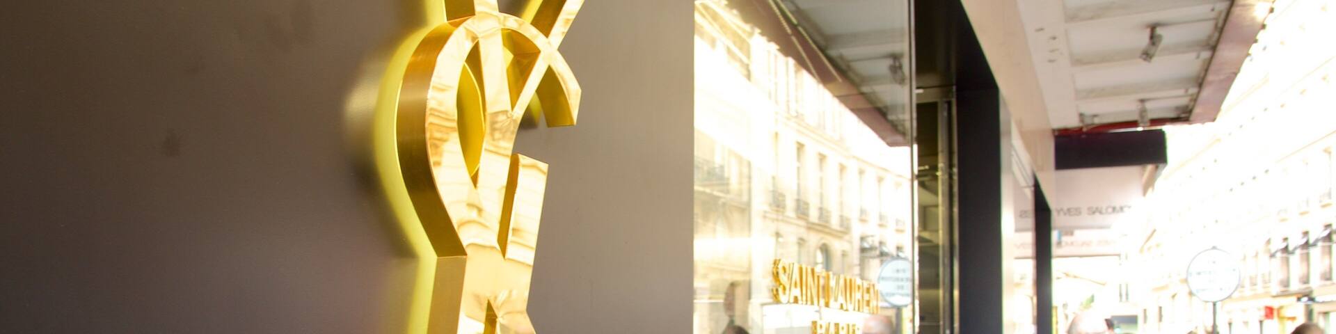 8th Arrondissement showing fashion and shopping