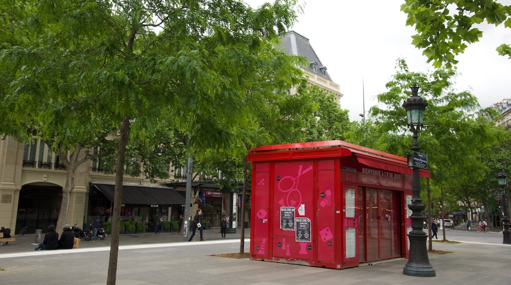 11th Arrondissement showing street scenes