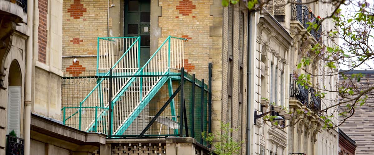 15th Arrondissement featuring heritage elements