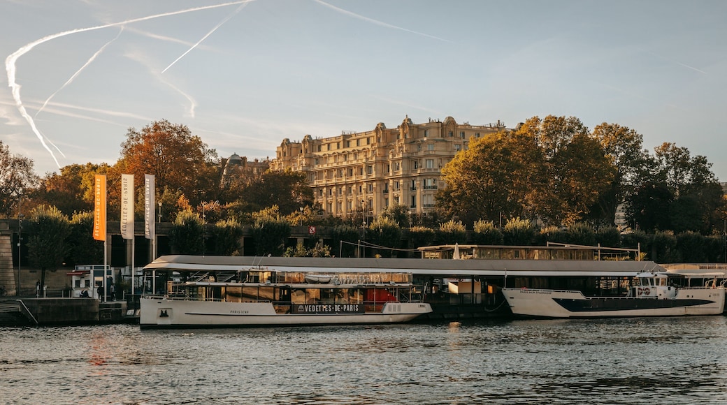 16th Arrondissement which includes cruising, a river or creek and a sunset