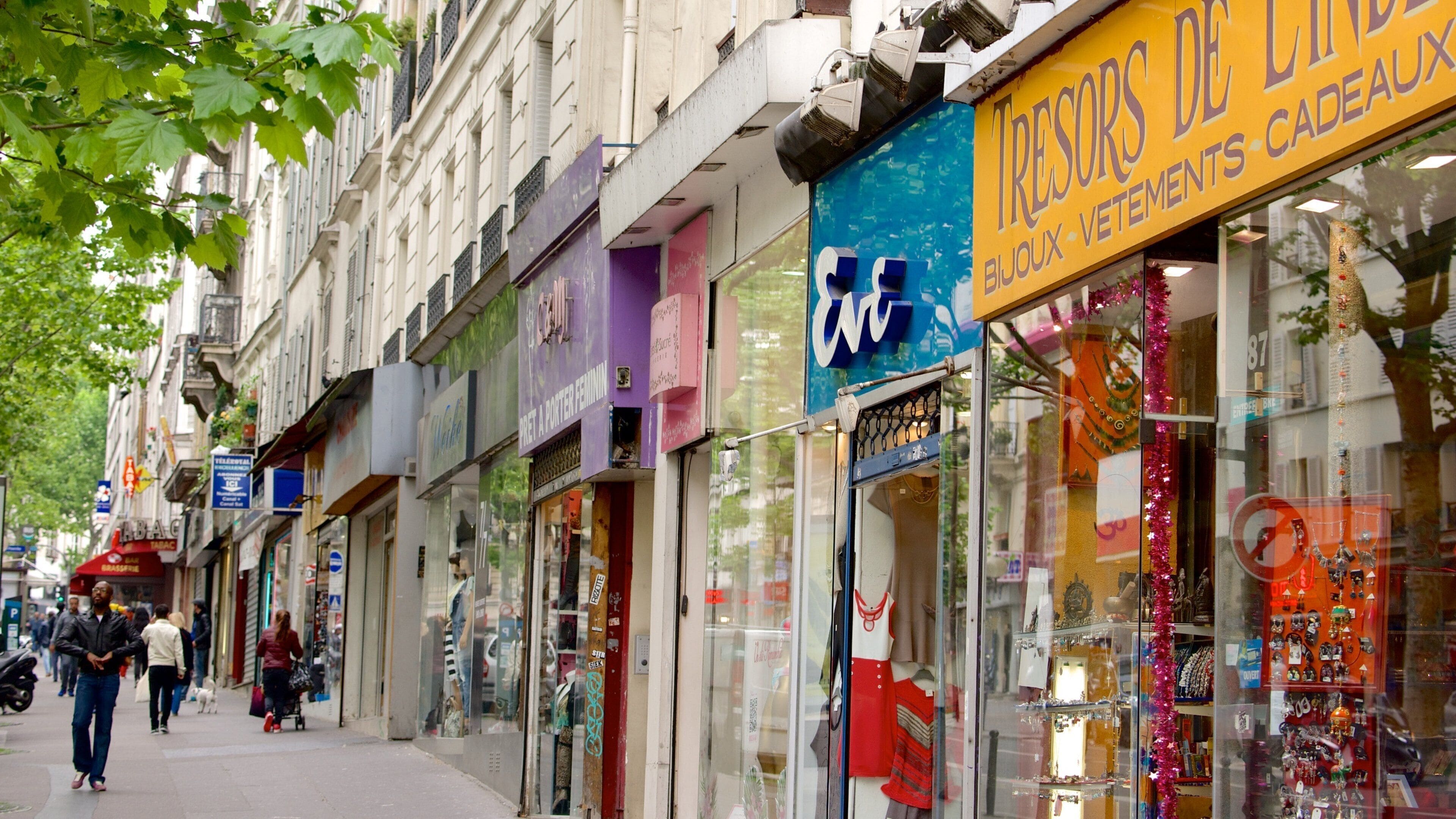 17. Arrondissement som viser shopping, gadeliv og en by