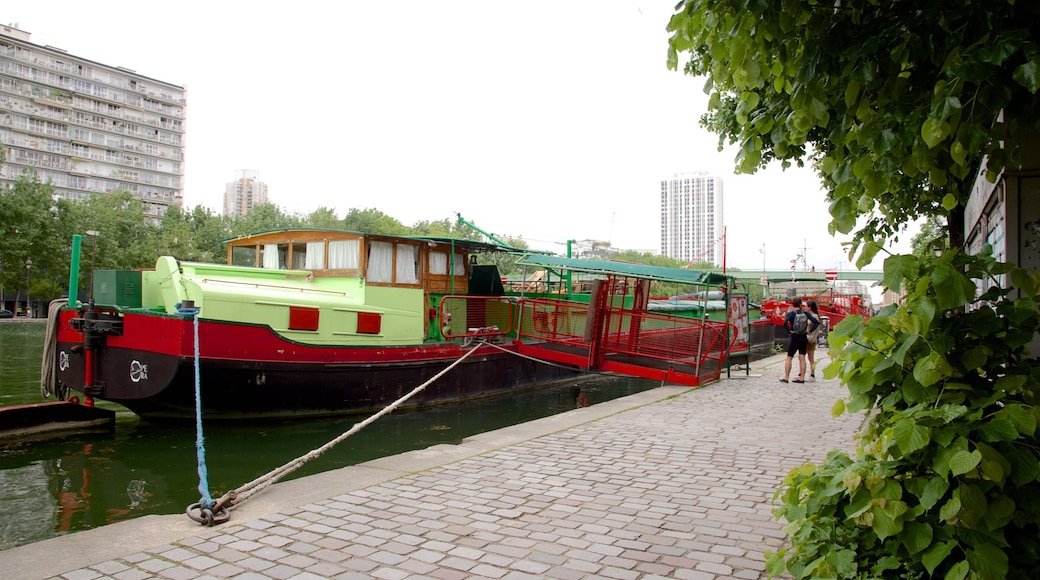 19th Arrondissement which includes a bay or harbor as well as a couple