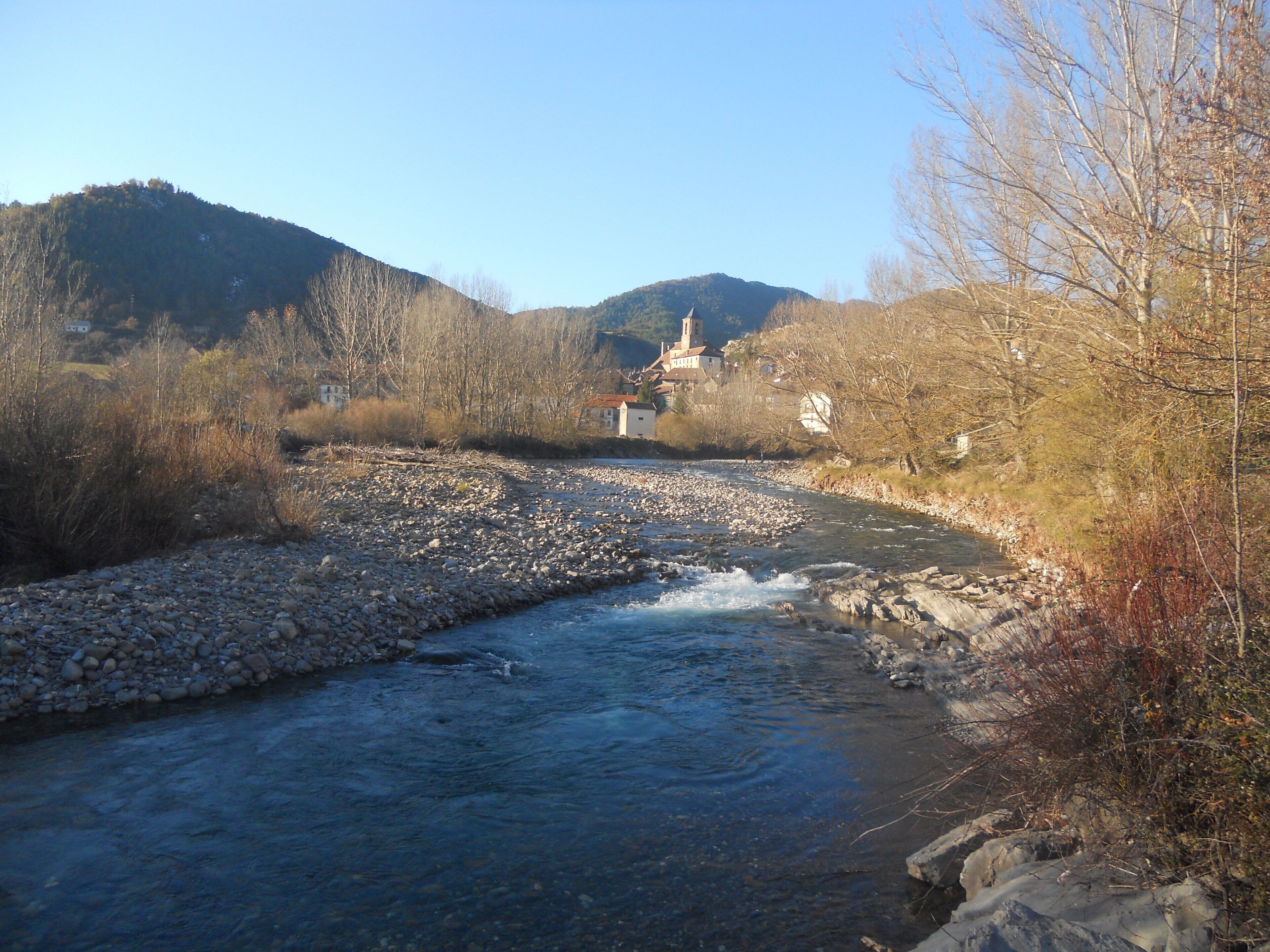 Valle de Hecho , ribera del rio Subordan.