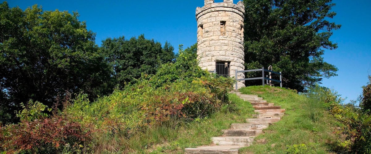 Zentrum von Dubuque mit einem Geschichtliches und Monument