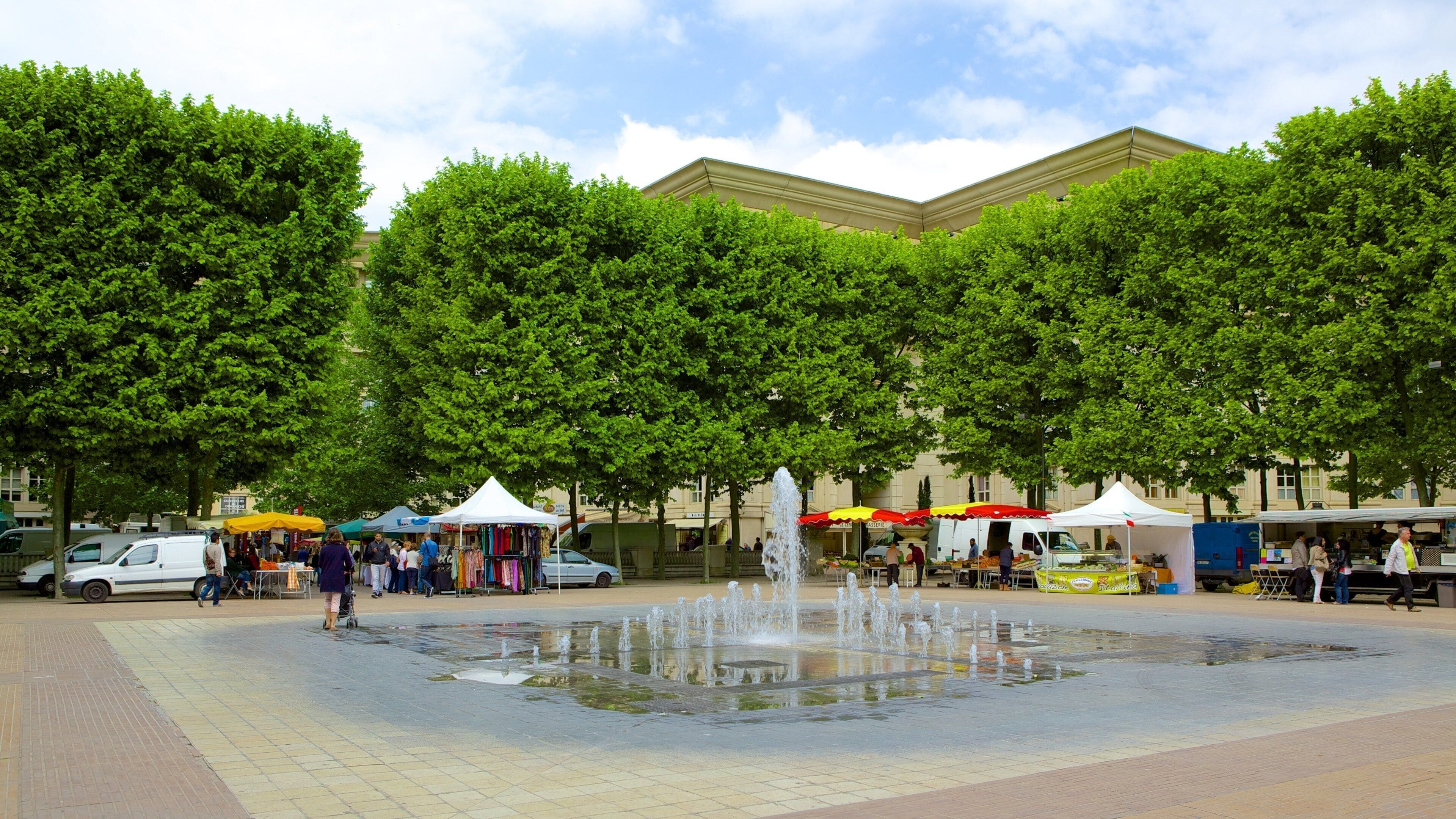 Esplanade de l\'Europe which includes a square or plaza and a fountain