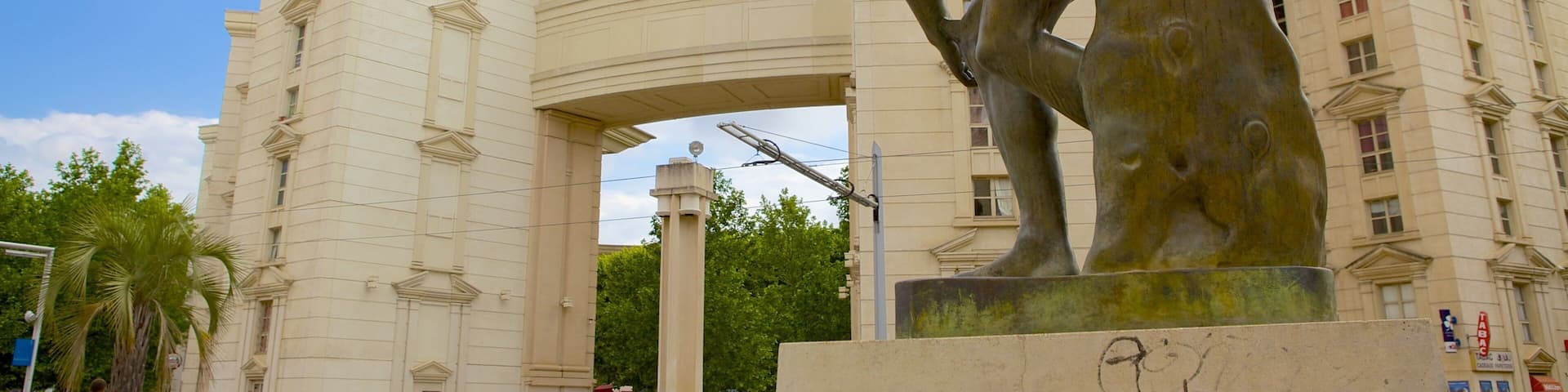 Esplanade de l\'Europe which includes a statue or sculpture