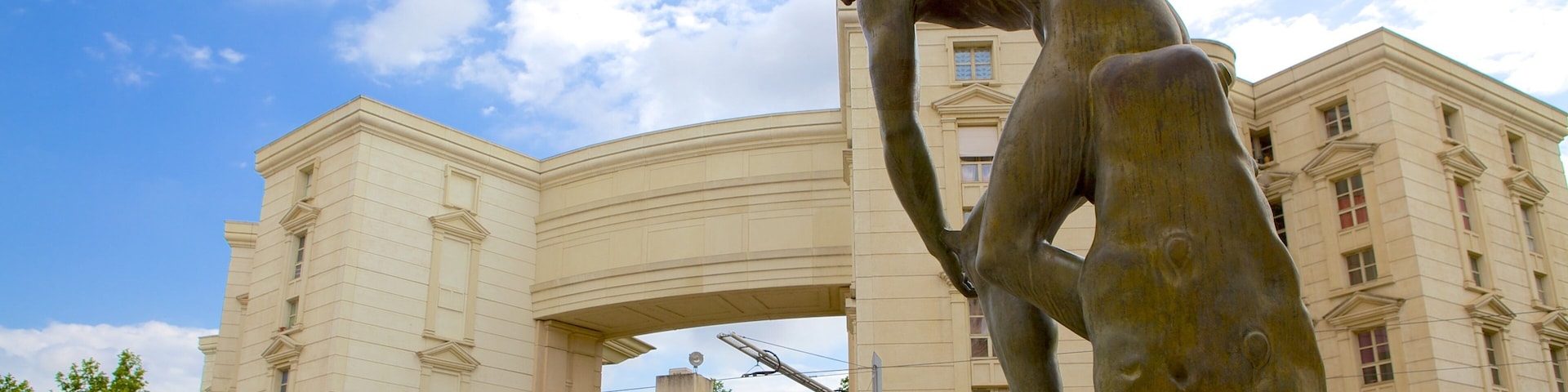 Esplanade de l\'Europe which includes a statue or sculpture