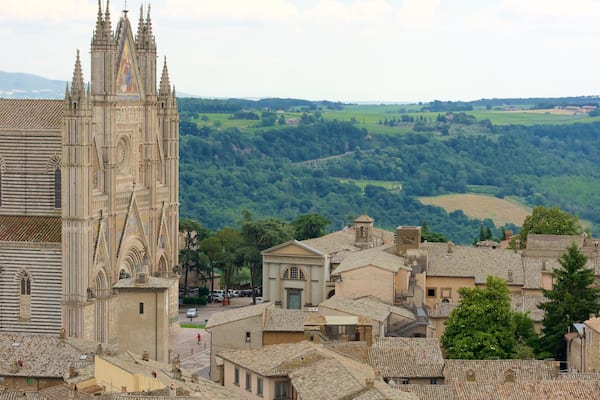 Tour du Moro montrant patrimoine architectural et panoramas