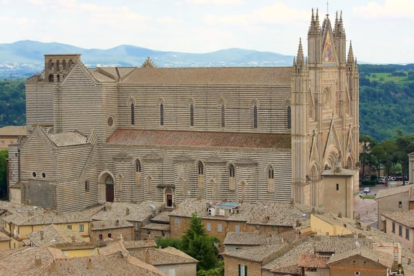 Tour du Moro qui includes patrimoine architectural