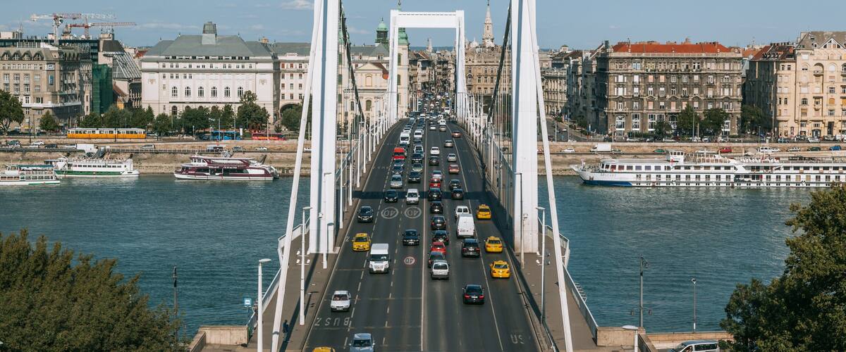 Elisabeth Bridge showing a river or creek, a city and a bridge