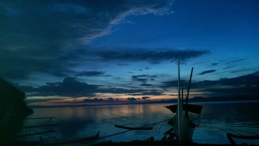 Beautiful sunset in the back garden of the place I stayed at in Balete just out of Lipa in the Philippines 
December 2016
#beautiful #sunset #lipa #Philippines