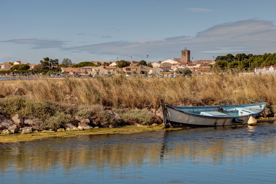 Vue sur le village de Meze - Etang de Thau - Herault - Occitanie - France