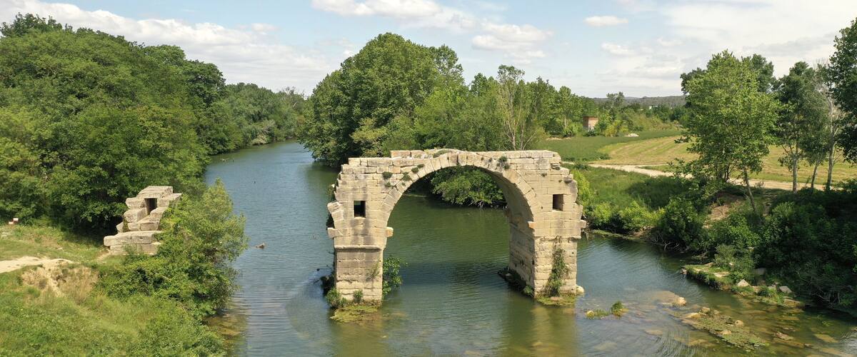 survol de la via domitia dans le Gard, sud de la France au bord du Vidourle