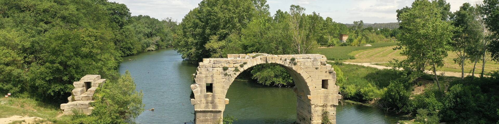 survol de la via domitia dans le Gard, sud de la France au bord du Vidourle