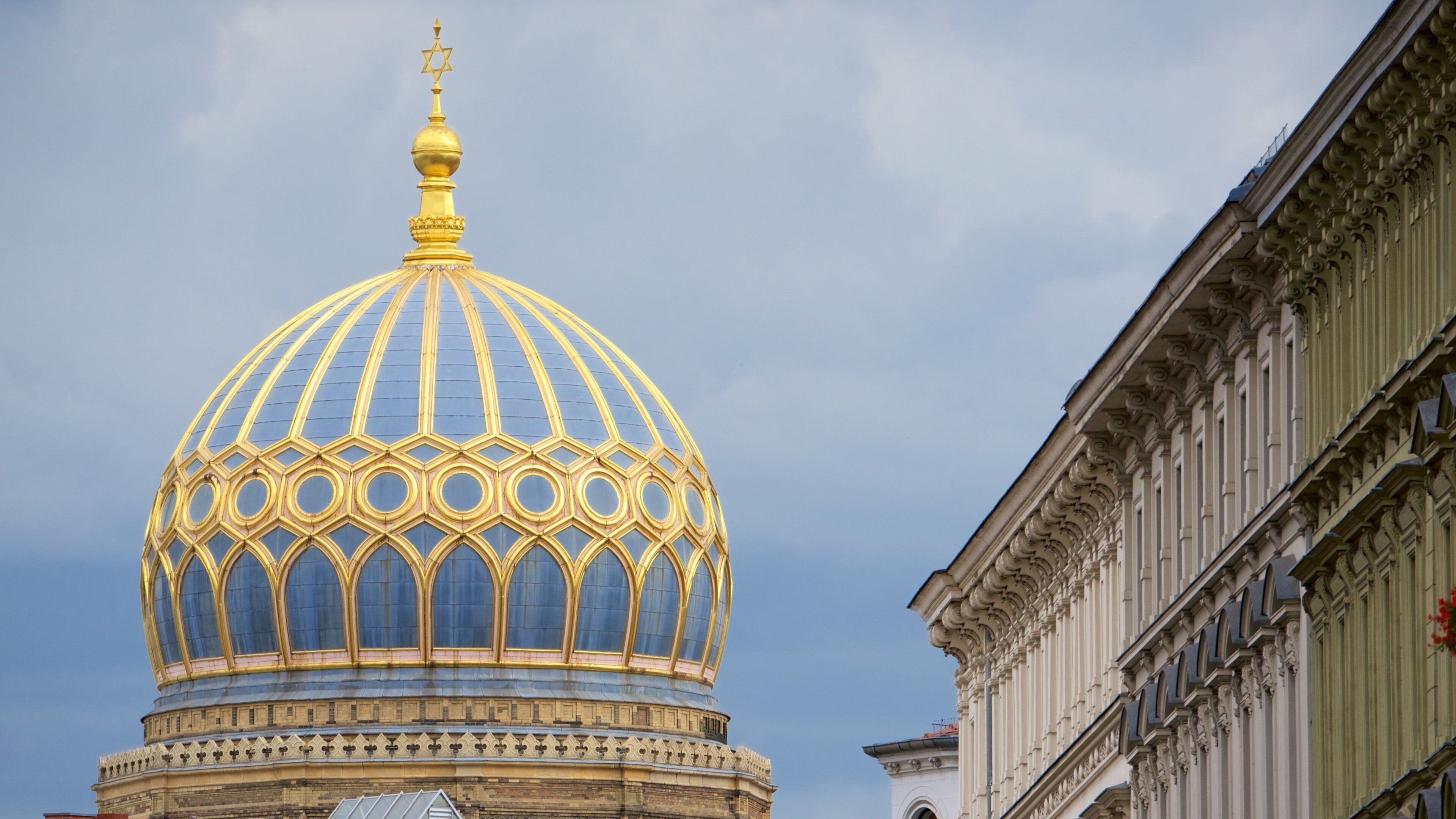 Torstrasse 设有 遺跡建築 和 教堂或大教堂