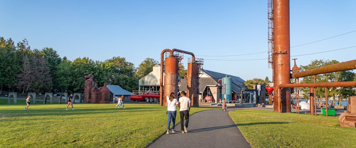 Gas Works Park showing a park and industrial elements as well as a couple