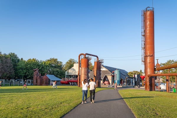 Gas Works Park showing a park and industrial elements as well as a couple