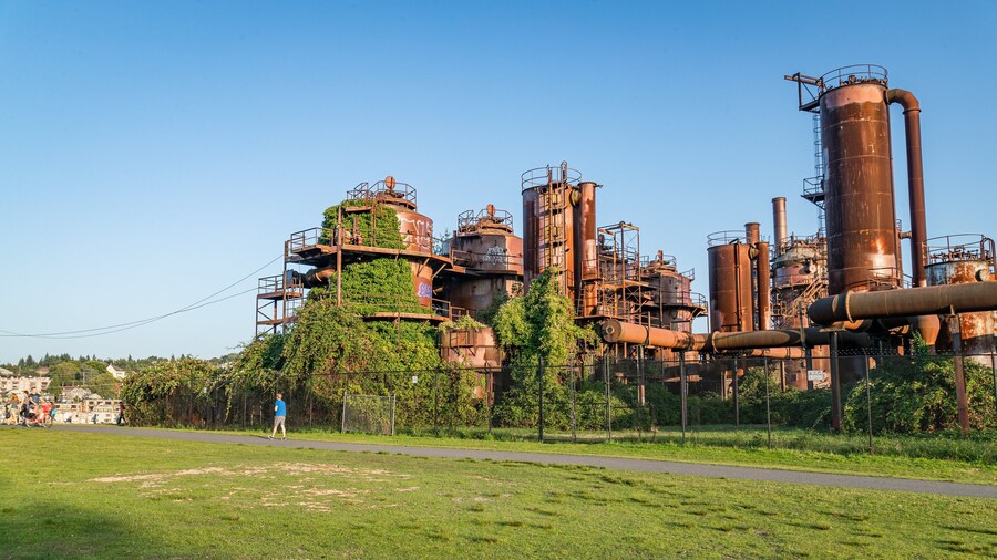 Gas Works Park showing industrial elements and a park