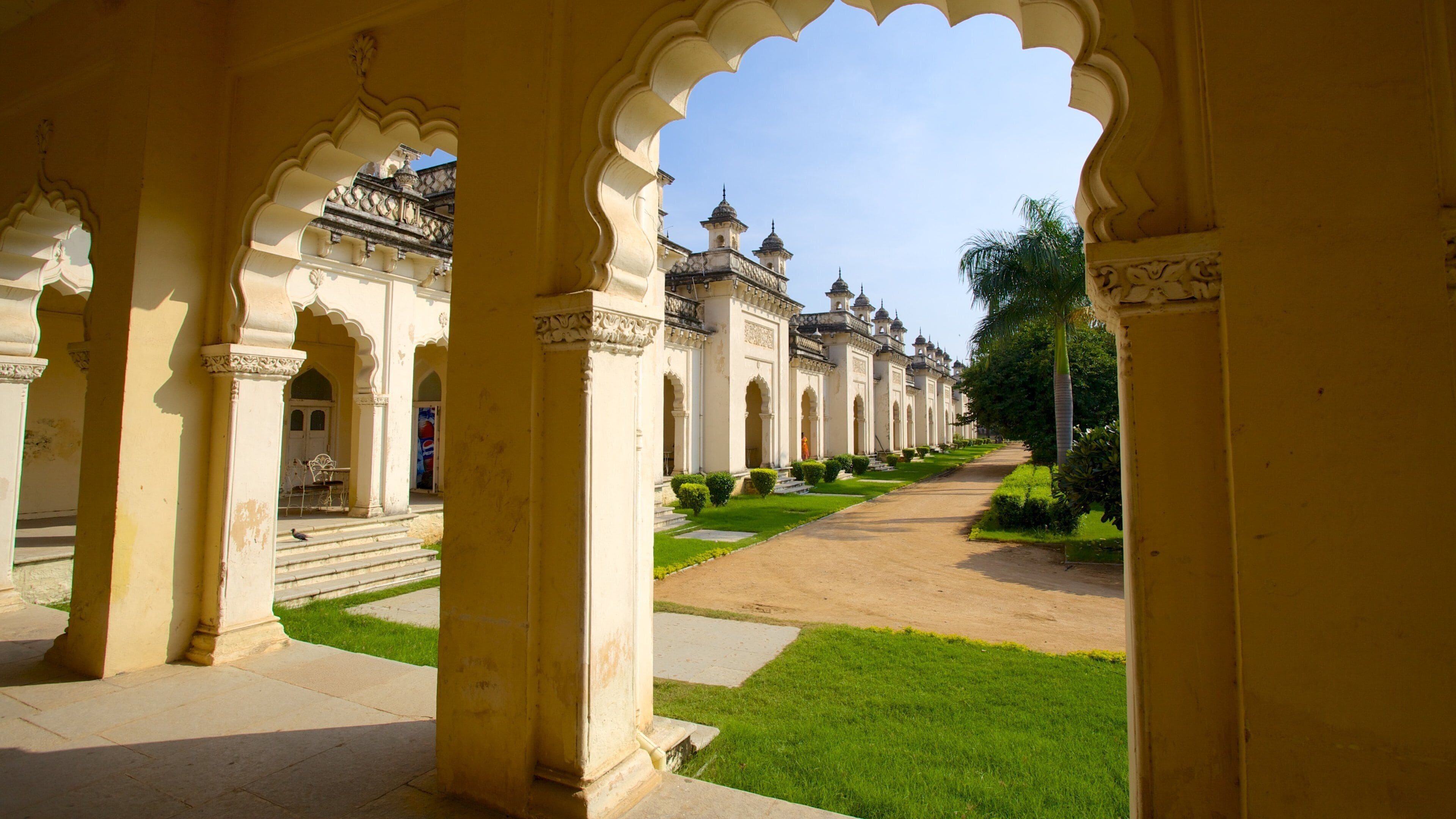 Chowmahalla Palace showing chateau or palace and heritage architecture